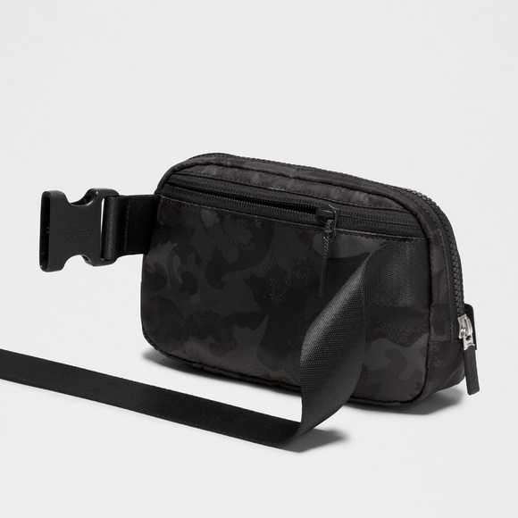 NWT LULULEMON EVERYWHERE BELT BAG 
COLOR HIDDEN HERITAGE LACE BLACK MULTI/BLACK - Picture 4 of 9